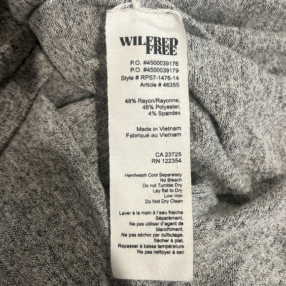 🔹 Aritzia Wilfred Free Oversize Deep V Pullover - Picture 4 of 4